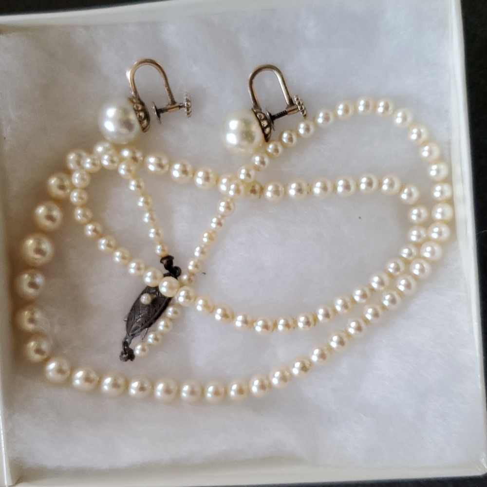 Vintage Pearl Necklace & Earrings.